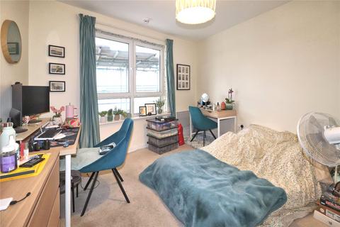 2 bedroom flat for sale, Station Approach, Surrey GU22