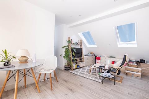 undefined, Dorien Road London SW20