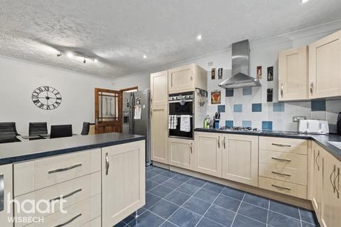 3 bedroom detached bungalow for sale, Burrett Gardens, Wisbech