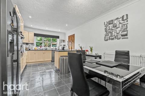 3 bedroom detached bungalow for sale, Burrett Gardens, Wisbech