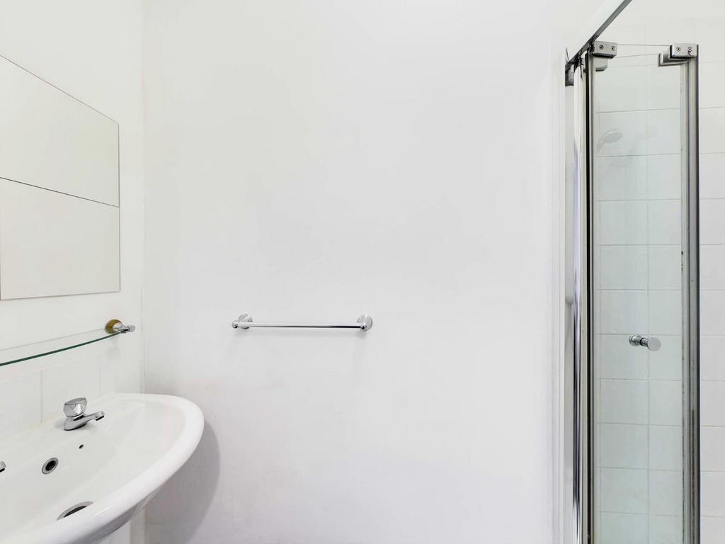 Bathroom4.jpg