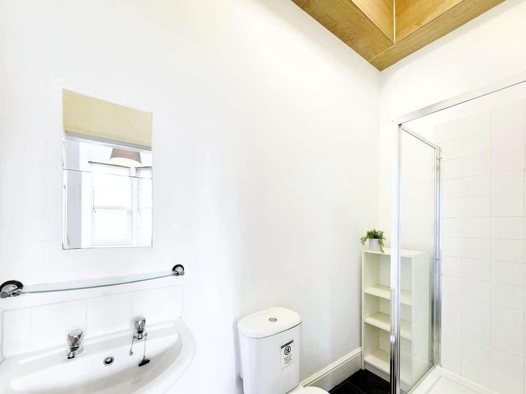 Bathroom1.jpg