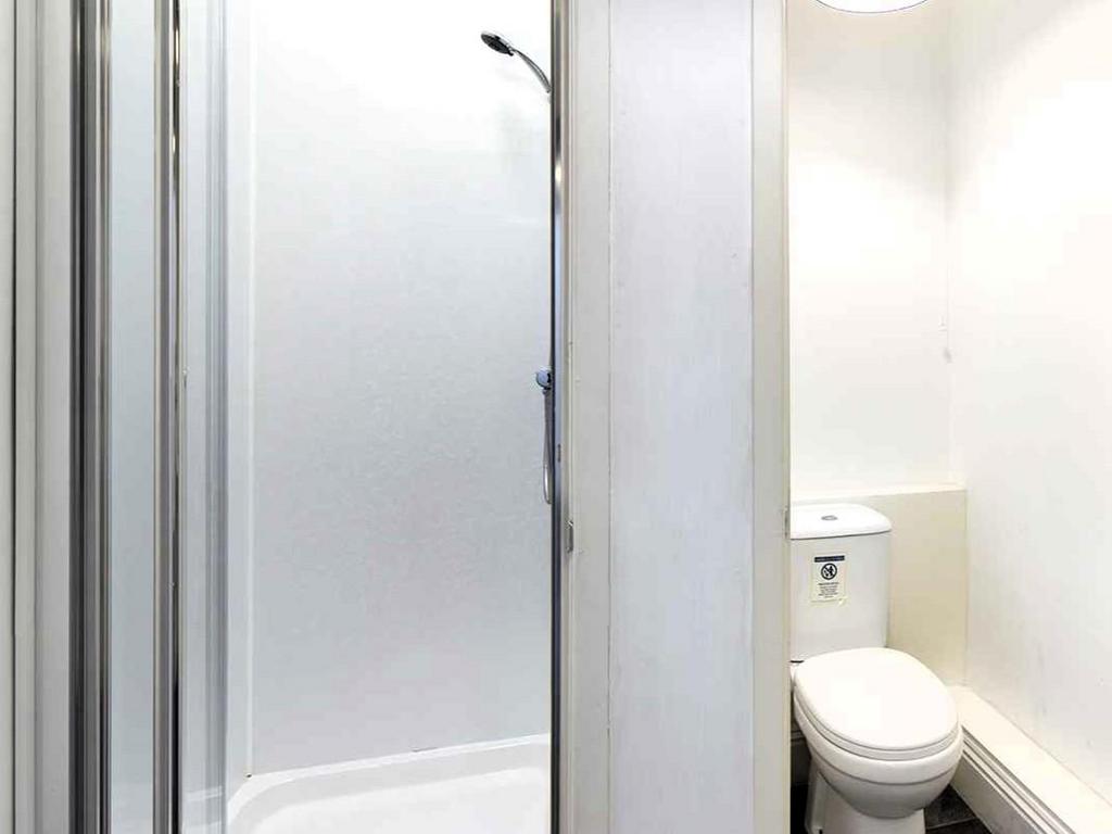 Bathroom2.jpg