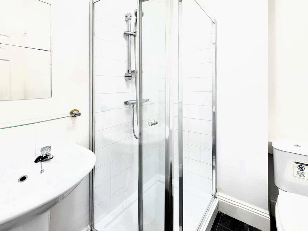 Bathroom5.jpg