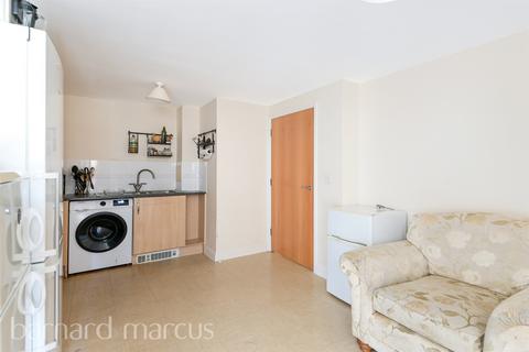 2 bedroom flat for sale, Station Approach, Epsom