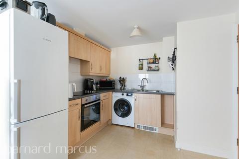 2 bedroom flat for sale, Station Approach, Epsom
