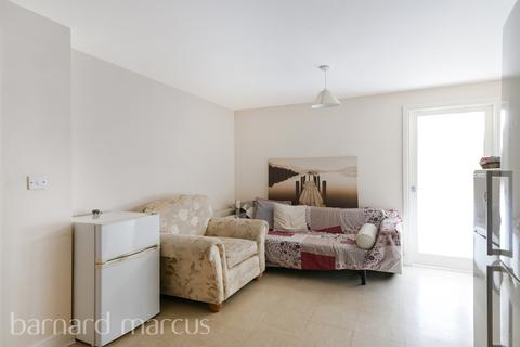 2 bedroom flat for sale, Station Approach, Epsom