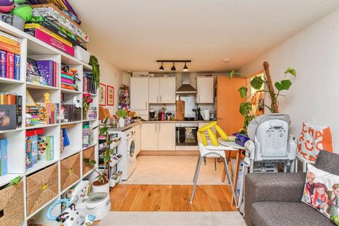 2 bedroom ground floor flat for sale, Cowleaze, Chippenham