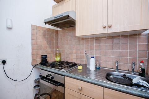 2 bedroom flat for sale, West Street, Blandford Forum