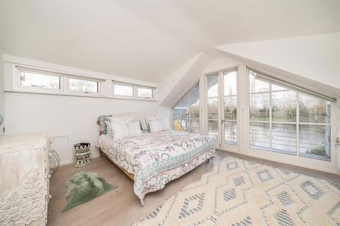 undefined, The Island, Thames Ditton KT7