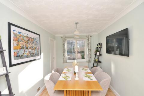4 bedroom semi-detached house for sale, Cowden Walk, St. Leonards-On-Sea