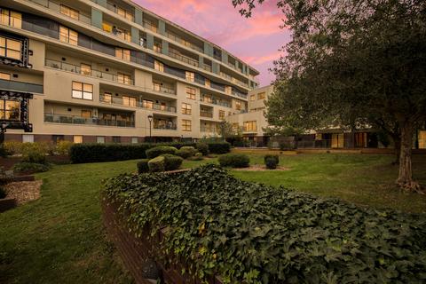 Amias Drive, Edgware
