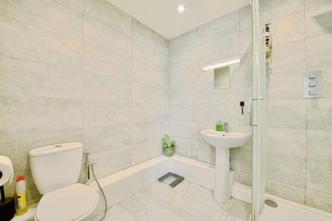 3 bedroom apartment for sale, Amias Drive, Edgware