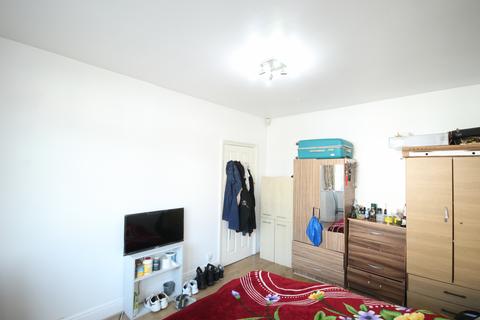 3 bedroom bungalow to rent, Eton Avenue, Wembley, Middlesex, HA0