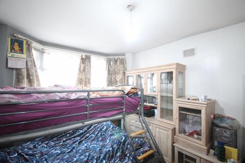 3 bedroom bungalow to rent, Eton Avenue, Wembley, Middlesex, HA0