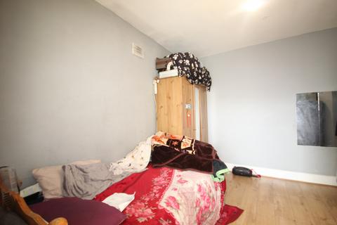 3 bedroom bungalow to rent, Eton Avenue, Wembley, Middlesex, HA0