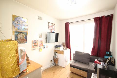 3 bedroom bungalow to rent, Eton Avenue, Wembley, Middlesex, HA0