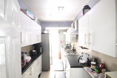 3 bedroom bungalow to rent, Eton Avenue, Wembley, Middlesex, HA0