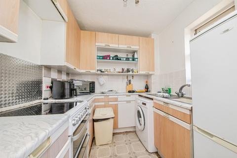 2 bedroom apartment for sale, Hanbury Gardens, Highwoods, Colchester