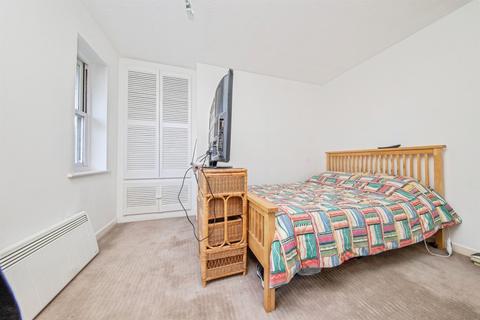 2 bedroom apartment for sale, Hanbury Gardens, Highwoods, Colchester
