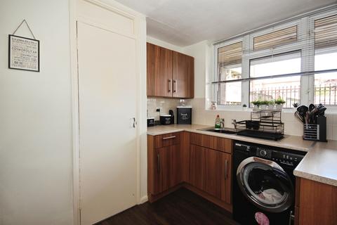 2 bedroom ground floor flat for sale, Crown Way, Leamington Spa