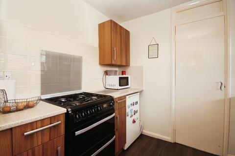 2 bedroom ground floor flat for sale, Crown Way, Leamington Spa