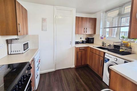 2 bedroom ground floor flat for sale, Crown Way, Leamington Spa