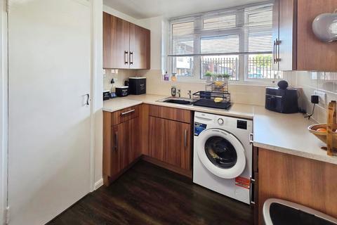 2 bedroom ground floor flat for sale, Crown Way, Leamington Spa