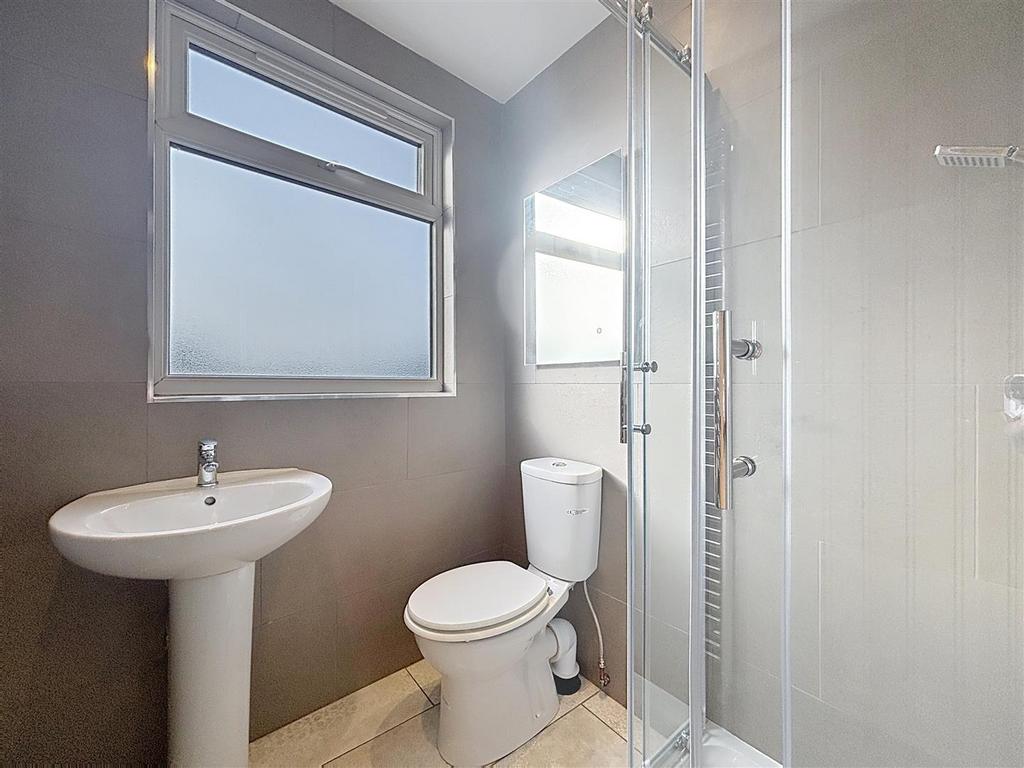 Shower Room (2nd Floor)