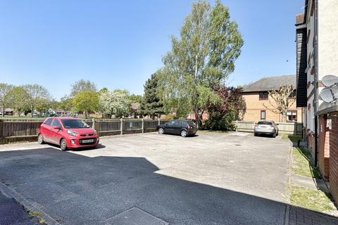 2 bedroom apartment for sale, Harvard Court, Colchester