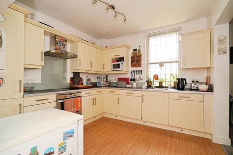 2 bedroom apartment for sale, Browgate, Shipley BD17