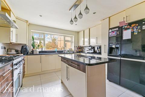 5 bedroom bungalow for sale, Deepdene Avenue, Croydon