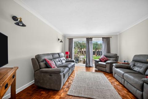 4 bedroom detached house for sale, Cotton End Road, Bedford, MK45