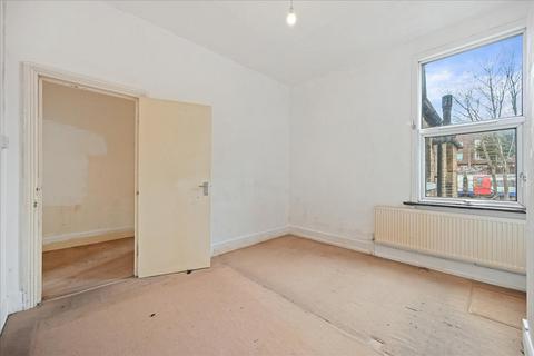3 bedroom flat for sale, Chapter Road, Willesden Green, NW2