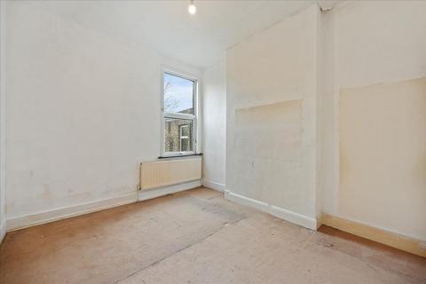 3 bedroom flat for sale, Chapter Road, Willesden Green, NW2