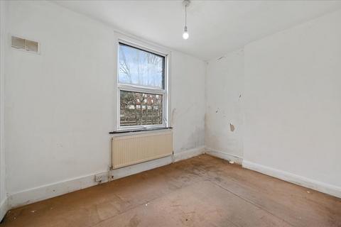3 bedroom flat for sale, Chapter Road, Willesden Green, NW2