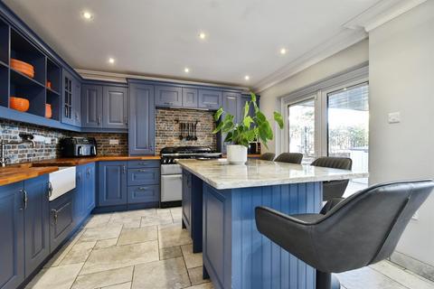 4 bedroom detached house for sale, The Oaks, Quakers Yard, Treharris