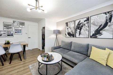 2 bedroom end of terrace house for sale, Falcon Way, Ashford