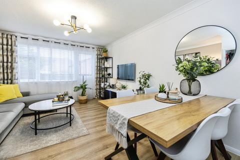 2 bedroom end of terrace house for sale, Falcon Way, Ashford