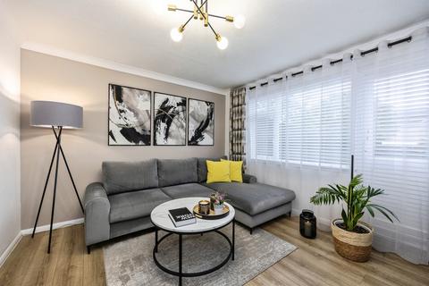 2 bedroom end of terrace house for sale, Falcon Way, Ashford