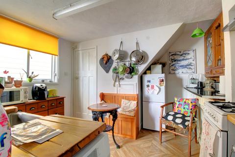 2 bedroom semi-detached house for sale, Suffolk Street, Walton On The Naze