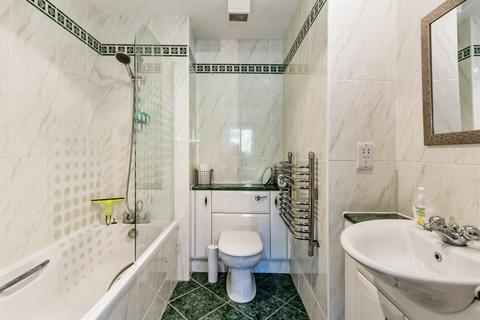 2 bedroom apartment for sale, Marina Close, Boscombe, Bournemouth