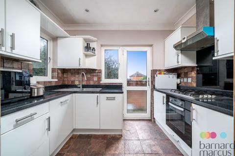 2 bedroom maisonette for sale, Torrington Close, London