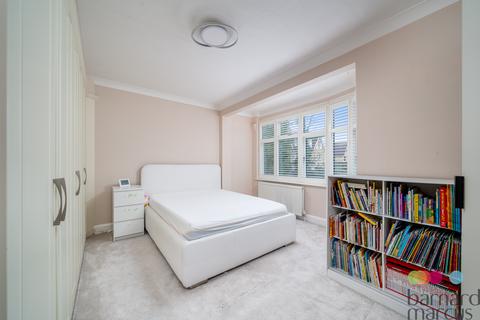 2 bedroom maisonette for sale, Torrington Close, London