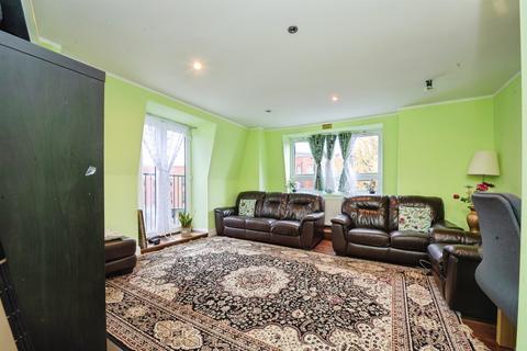 3 bedroom flat for sale, Elmgrove Road, Harrow