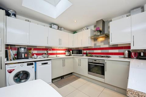 3 bedroom flat for sale, Elmgrove Road, Harrow