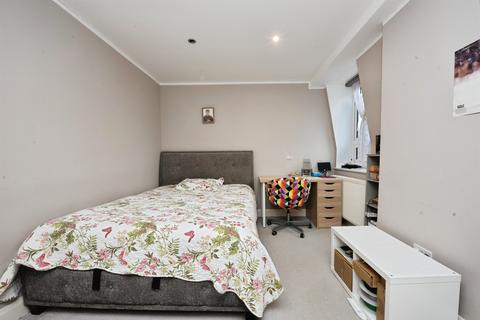 3 bedroom flat for sale, Elmgrove Road, Harrow