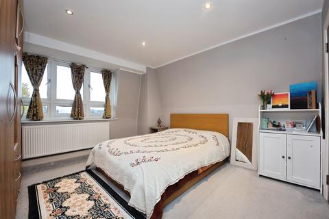 3 bedroom flat for sale, Elmgrove Road, Harrow