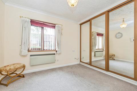 1 bedroom flat for sale, High Street, Bushey