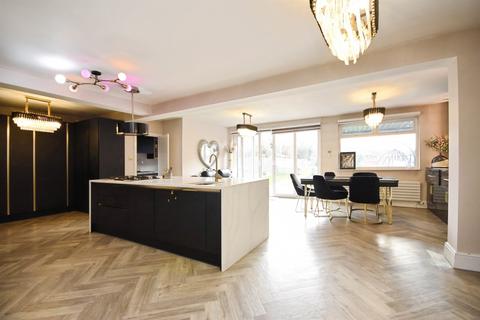 4 bedroom semi-detached house for sale, Chelmsford Road, Shenfield, Brentwood